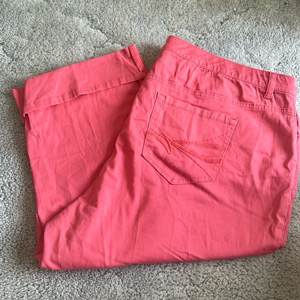 Very nice salmon color capris pants. Faded glory brand. Size 24W.